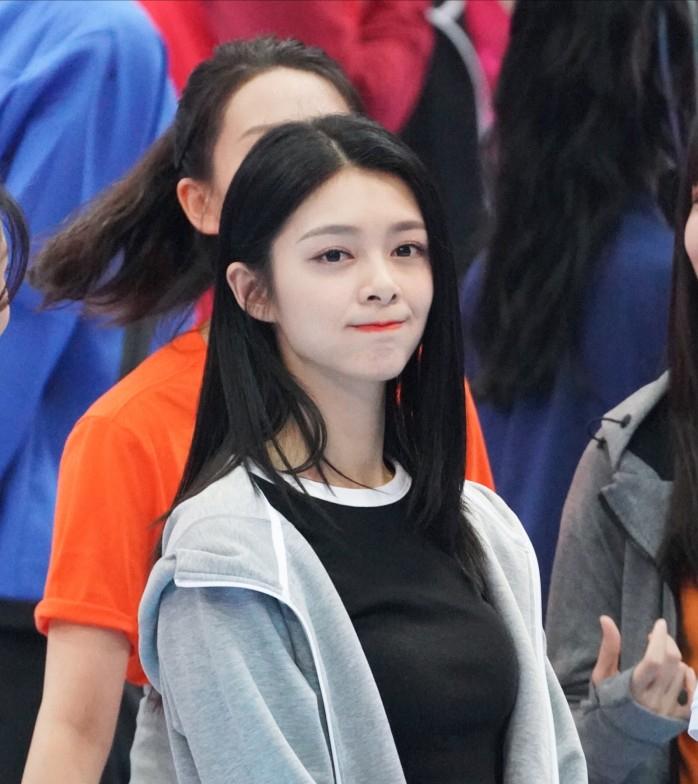 傅菁孟美岐衣服差别,傅菁和孟美岐同框