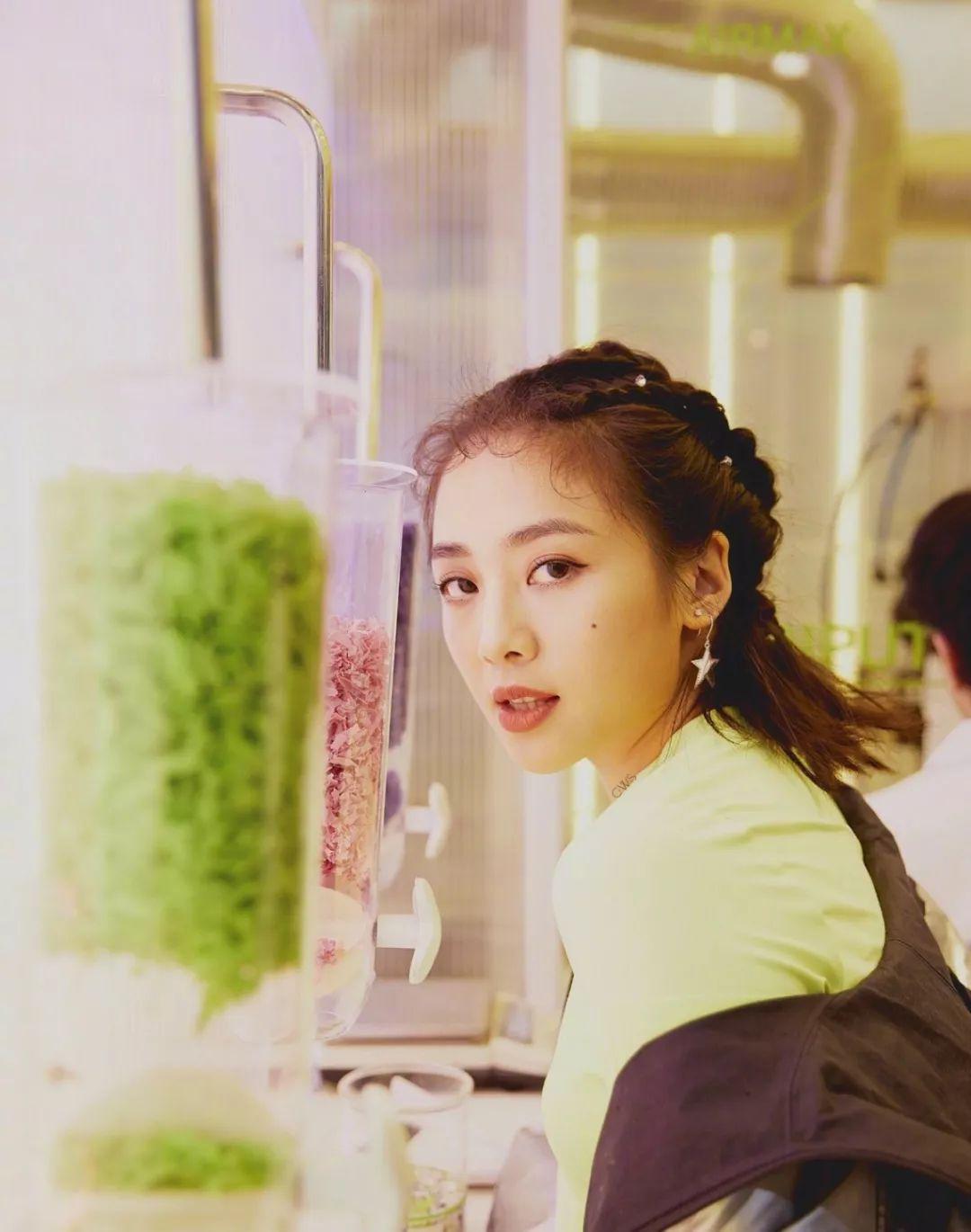 黑涩会美眉小薰人品,黑涩会美眉小薰像谁