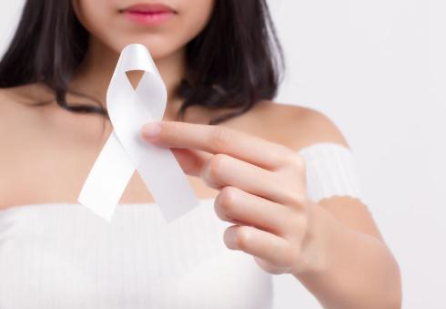 子宫不健康的女人,身上一般会有“2黑1臭”,平时要多留意