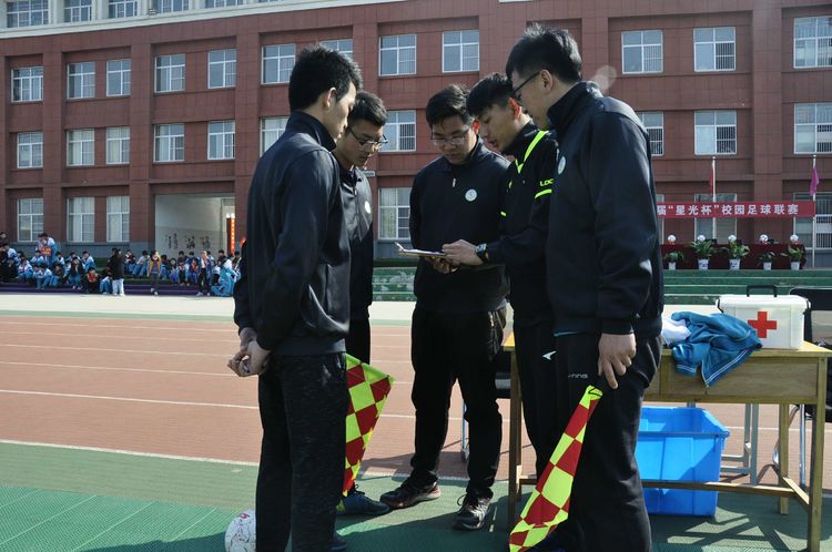 枣庄市建设路小学足球比赛,枣庄薛城区临山小学足球比赛