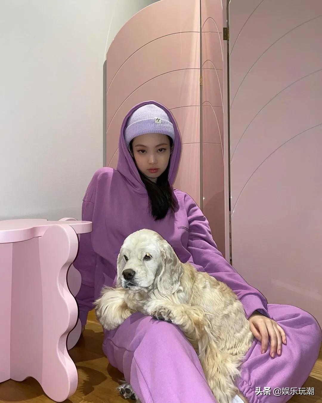 jennie生日应援视频,jennie生日收到粉丝给的白玫瑰