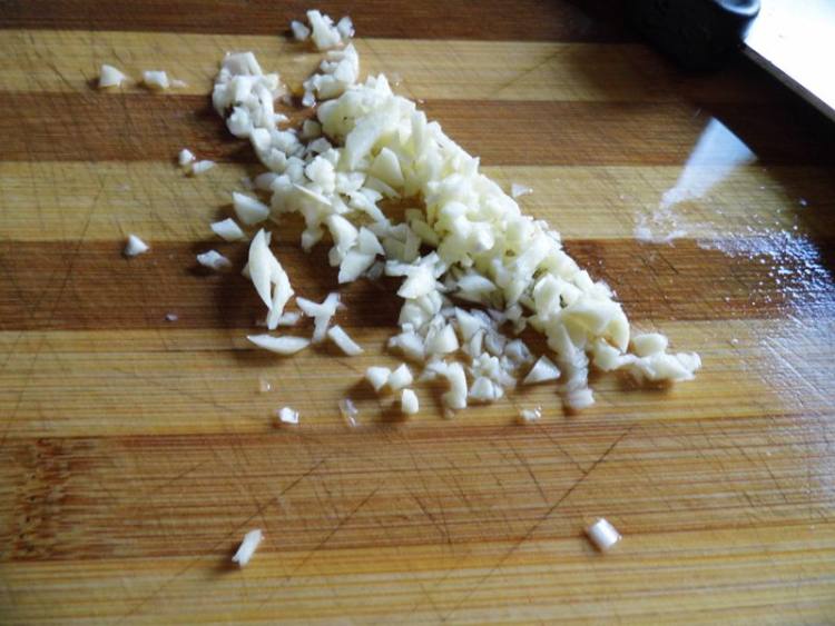 炸鱿鱼圈的做法没有面包糠,饭店炸整条鱿鱼的做法