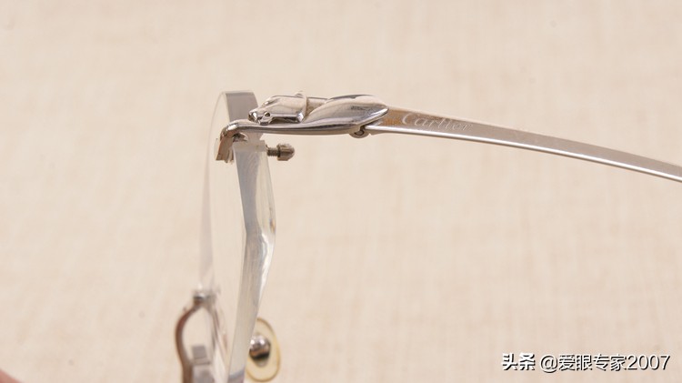 卡地亚眼镜原装镜片有什么效果 (卡地亚眼镜的缺点)