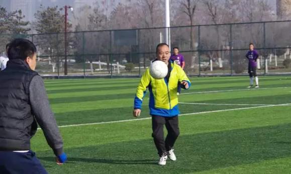 足球不仅仅是足球,中年人的足球已不仅仅是足球