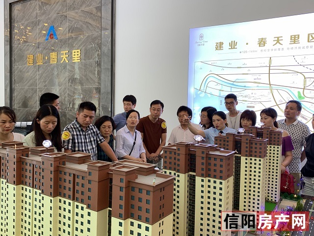 购房销售中心爆满,爆满的售楼部