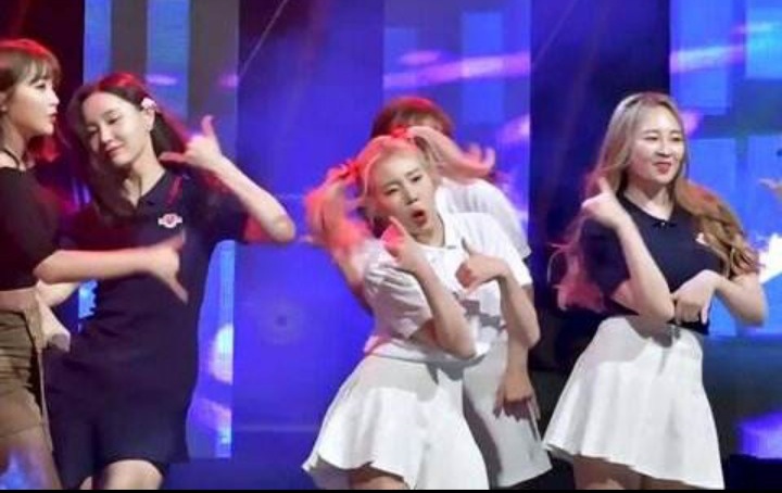 韩*歌国**手洪真英为何能够霸屏中国网络？网友：歌好，人好！