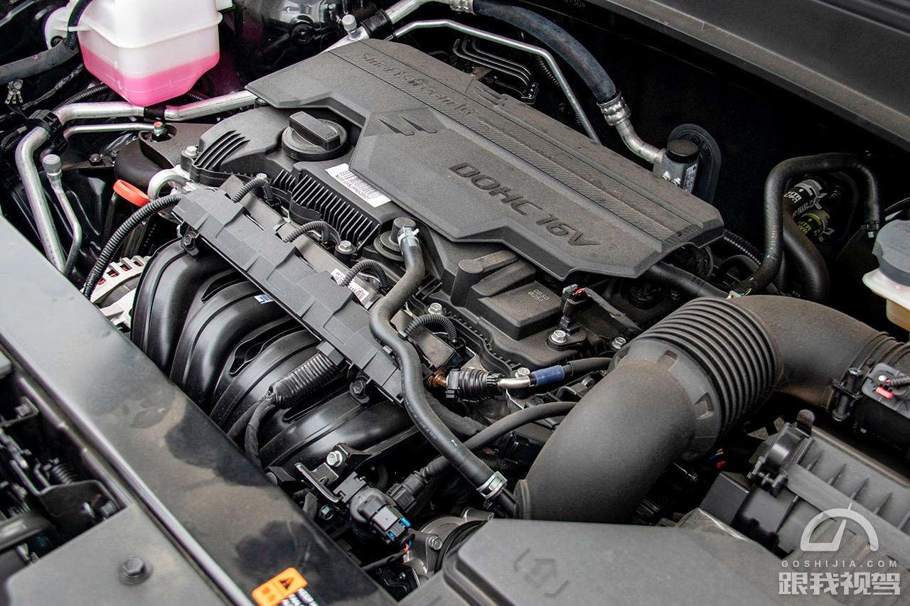 起亚智跑对比荣威rx5plus,起亚智跑对标车型