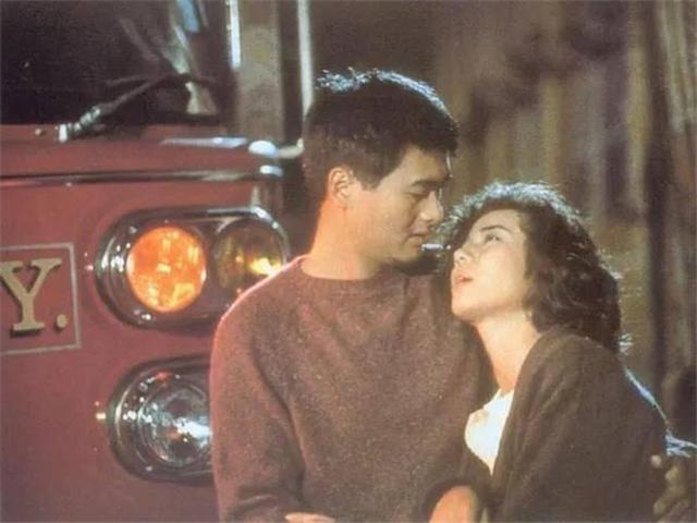 1987年，周润发32岁，钟楚红27岁，拍了一部难以超越的童话爱情