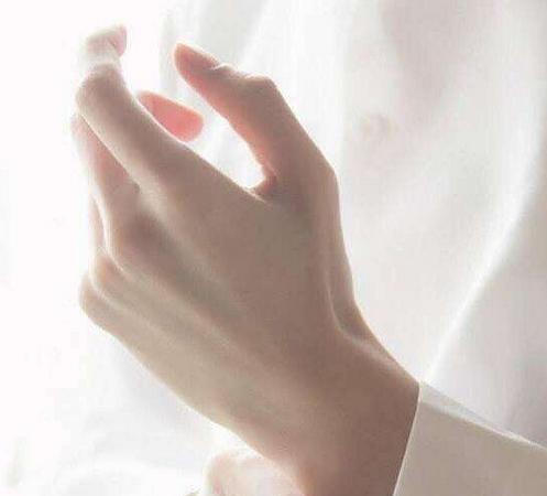 冬季手干裂粗糙小妙招,手粗糙干裂怎么快速改善