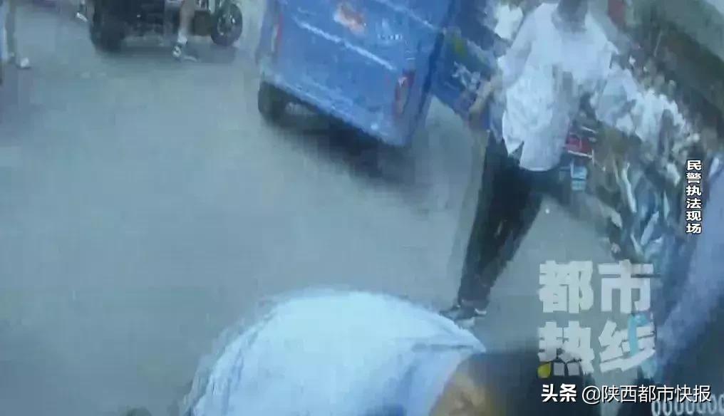 胆子正?西安“黑三轮”司机交警队泼粪......处罚11次屡教不改,判他