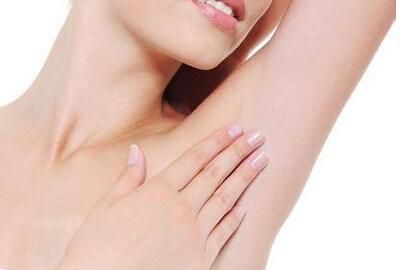 教你一招去掉腿毛,露腿的季节到了腿却受伤了