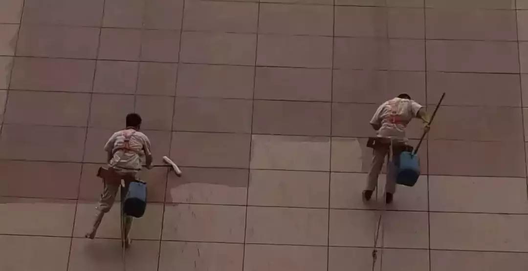 石材都需要做防泛碱处理,石材铺装泛碱如何处理