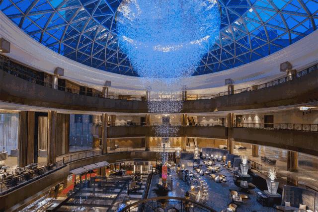 沉浸式主题酒店与传统酒店,亚特兰蒂斯酒店vs迪拜帆船酒店