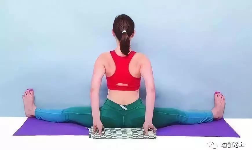 怎样用瑜伽砖矫正xo型腿,瑜伽矫正o型腿