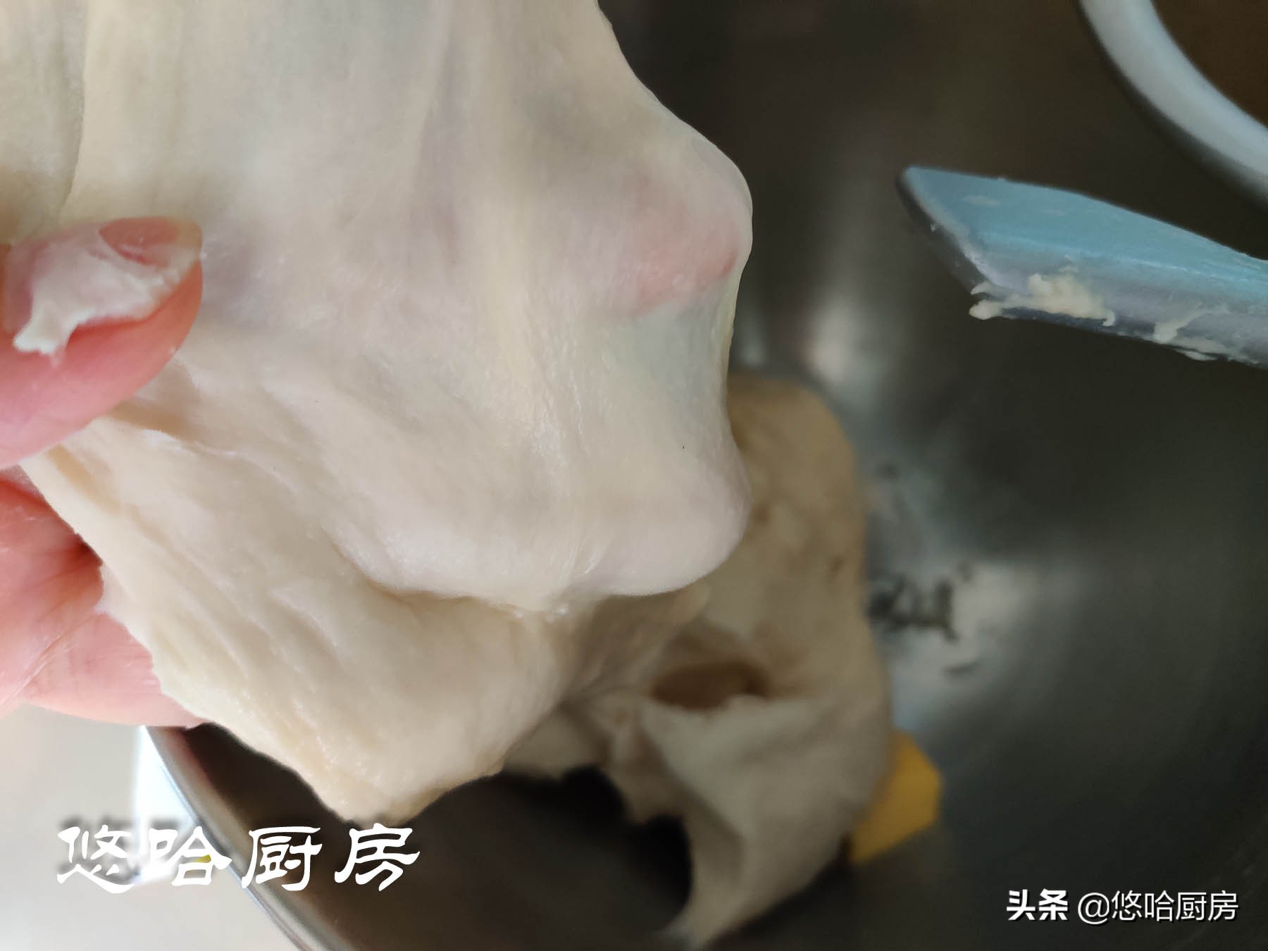 爱吃面包不用花钱买,香甜的松软小面包快快动手制作吧