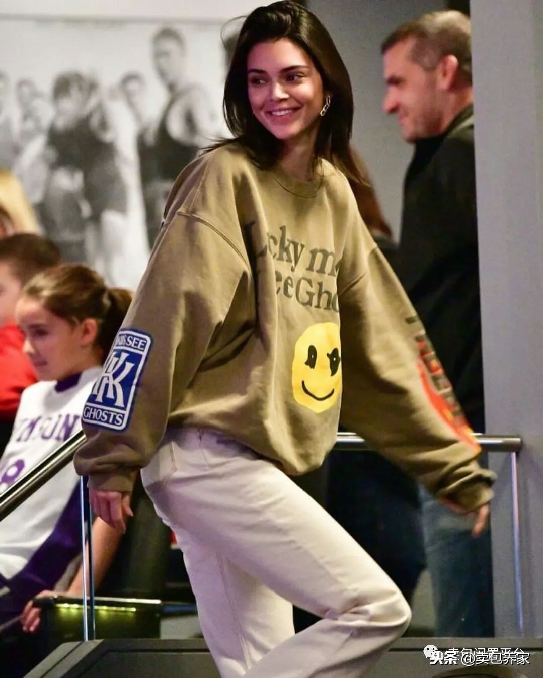 年赚1.5亿成家中最穷，生在名利场，把所有想要的都拿到她才23岁