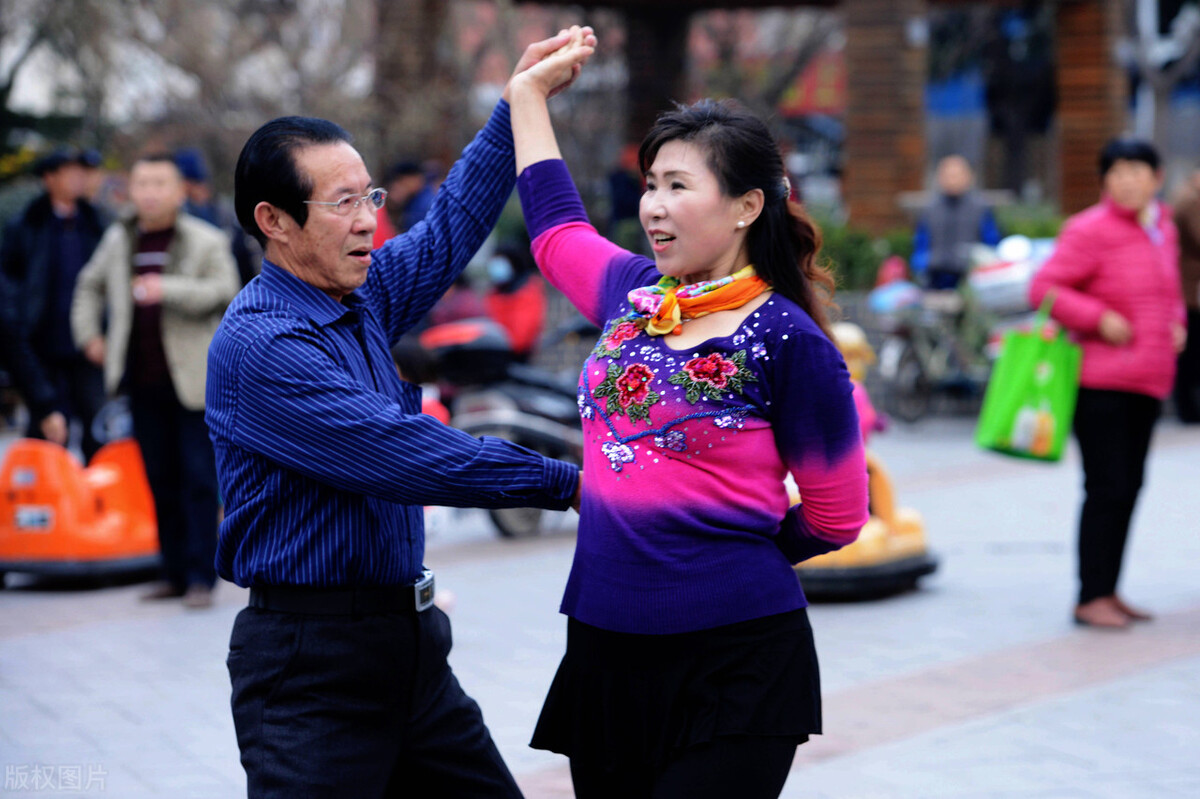 儿子嫌弃我们老不正经，我这样回复他