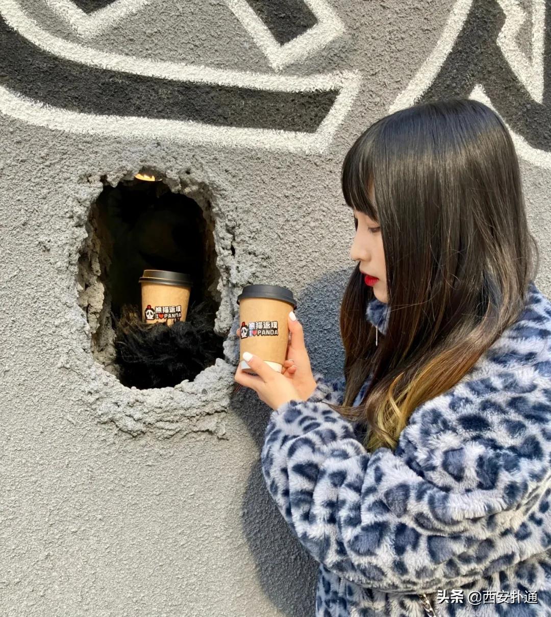 仅凭一个洞就爆火全网，这家熊爪咖啡西安也有了