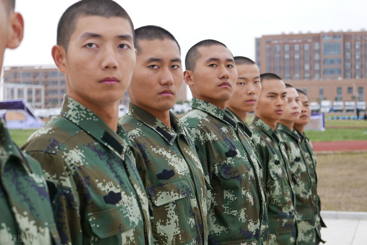 飞行训练时突发事故余旭跳伞失败,飞行员余旭跳伞了为什么没有成功