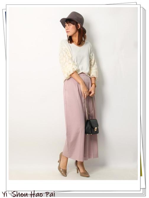 粉红色裤子搭配什么颜色上衣好看,粉红色裤子配什么上衣好看