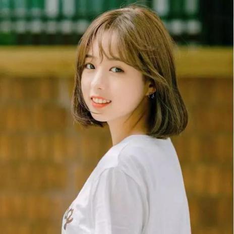 硬刚女皇龙妈也扛不住法令纹，2条沟壑让人心疼，贴一贴就消了