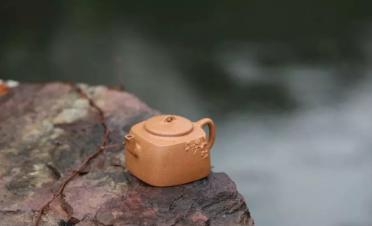 紫砂壶价格大跌原因有哪些呢,怎么估算紫砂壶价格多少钱一个呢