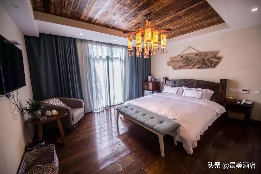 这对夫妻把渔民都嫌弃的破旧石头房，改成3个超美的民宿，美爆了