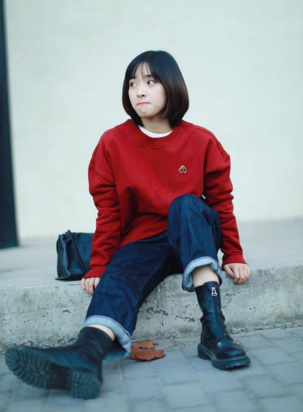 山花浪漫不及眉间一点朱砂，万千颜色都不如红色艳丽好穿搭