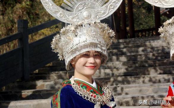 苗族银饰好看又便宜，游客们很欣赏但却不会购买，原来是因为这样