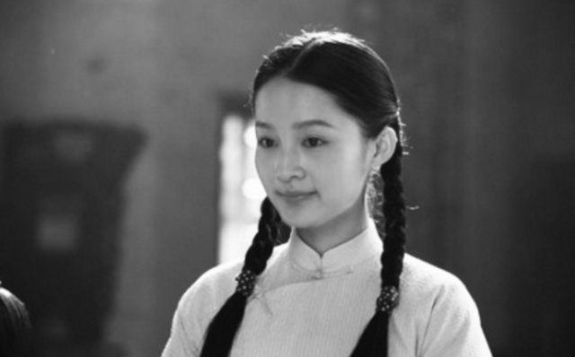 毛*东泽**敲响了“板仓杨寓”大门,一个圆脸大眼睛的少女出现在眼前