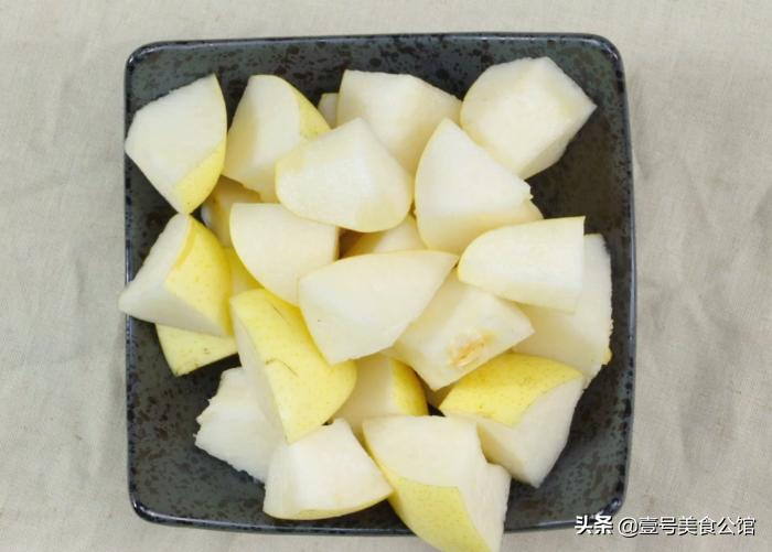 百合莲子川贝雪梨汤的功效与作用,百合川贝雪梨汤哪个时间喝最适合