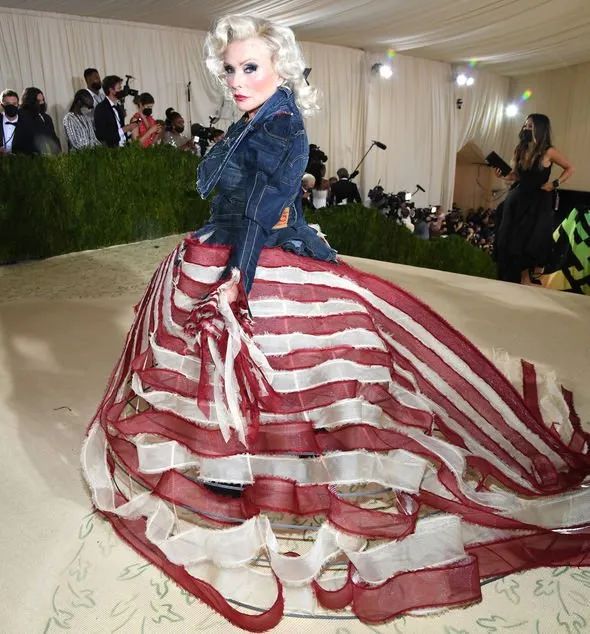 谷爱凌metgala红毯2021,红毯经典造型metgala