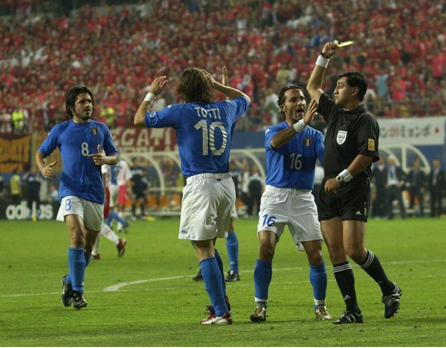 02年世界杯韩国对意大利头破血流,最黑的一届世界杯韩国vs意大利