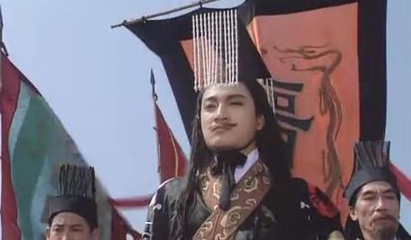 历代龙袍的款式变迁，秦始皇曾经走的黑色极简风