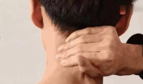 经常落枕要注意，起因、解决，这就告诉你