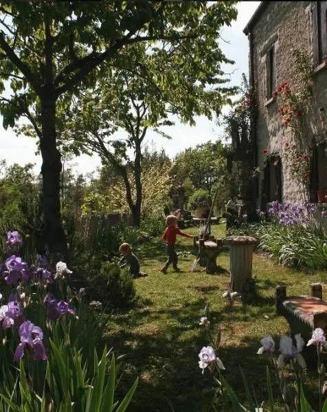 她放弃城市生活,一家人搬到乡下田园:自给自足