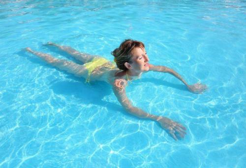 游泳对60以上老人有什么好处,长期游泳这6个好处会不请自来