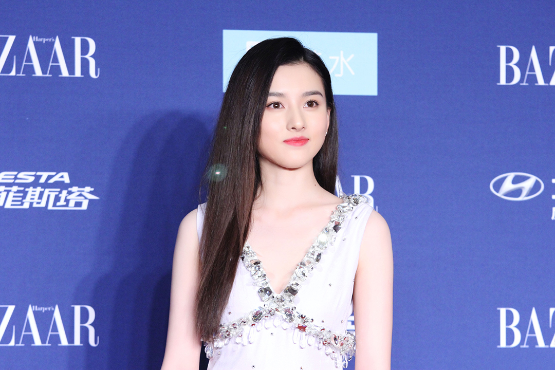 娱乐圈6位当红小花大PK，谁是你心中的最佳MiuMiu少女？