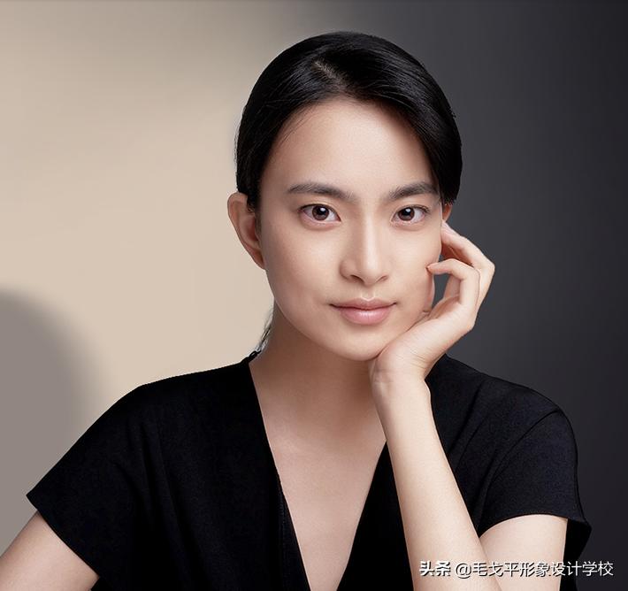 宽眼距塌鼻梁如何靠化妆逆袭？