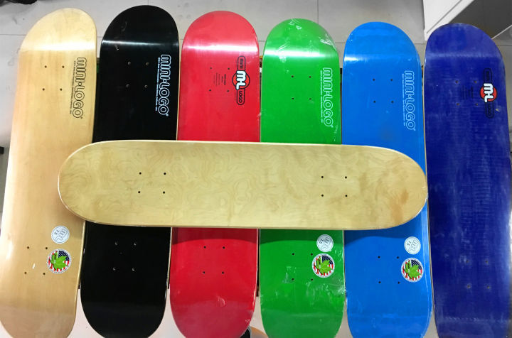 滑板新手买哪种滑板好一些,是小鱼型滑板好还是双翘型滑板好