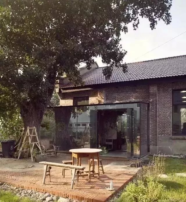 只要花点心思，破房子也能变成网红花店，这里明星都喜欢来打卡