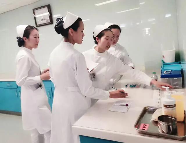 13号病房护士,203医院护士