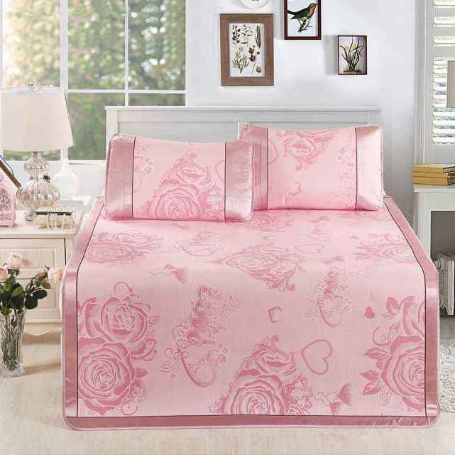 草席冰丝凉席藤席哪个好,夏天别用竹席了试试这款冰丝凉席