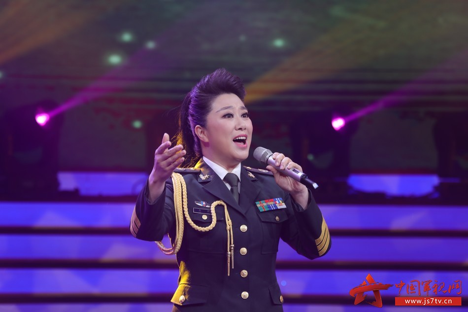 唱响军歌并讲述军歌背后的故事,讲述军歌背后的故事