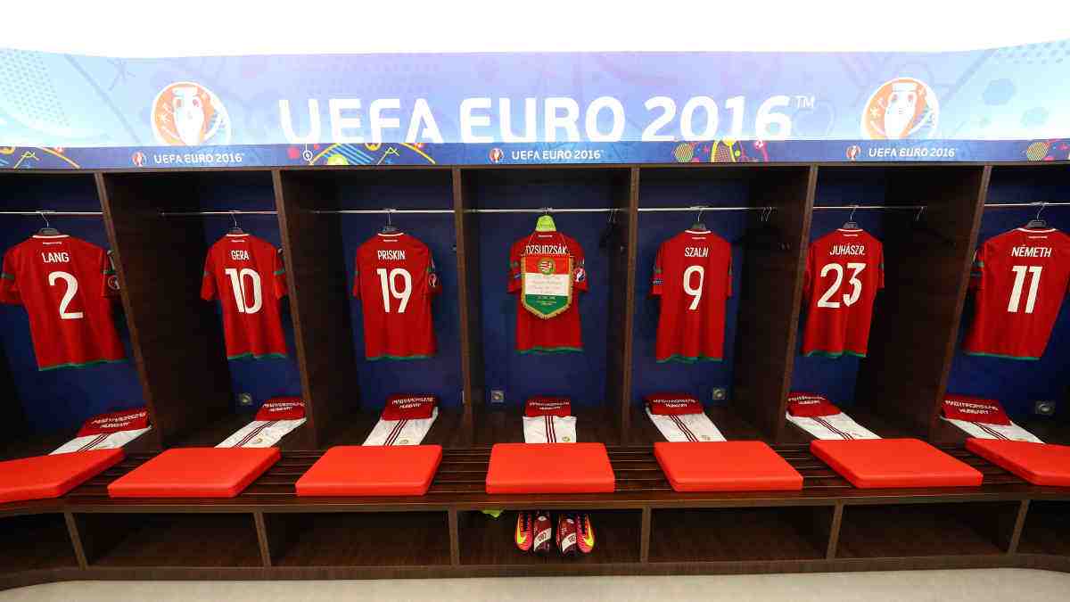 各球队更衣室,球队更衣室是轮流用的吗