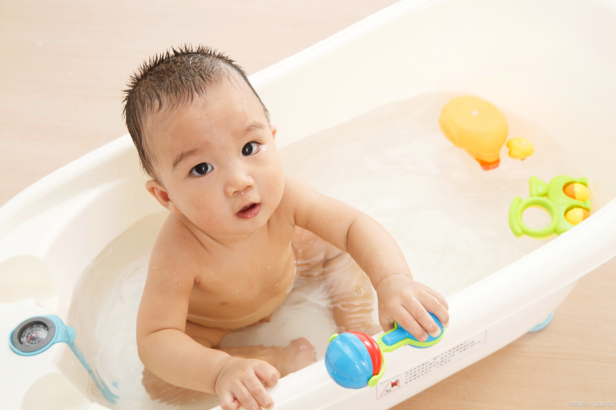 不想宝宝皮肤干燥过敏，这些方法帮你搞定