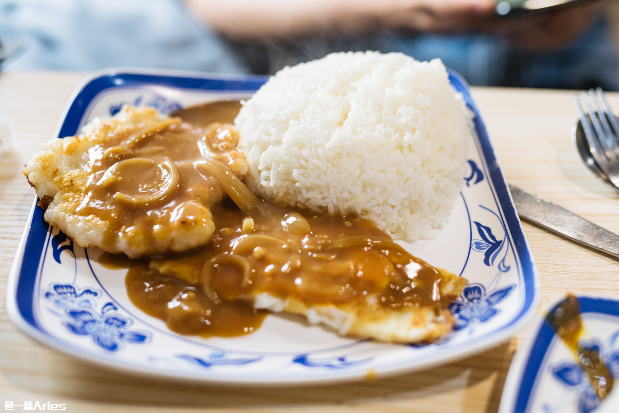 来澳门感受一下紫醉金迷,澳门一天游必去的美食街