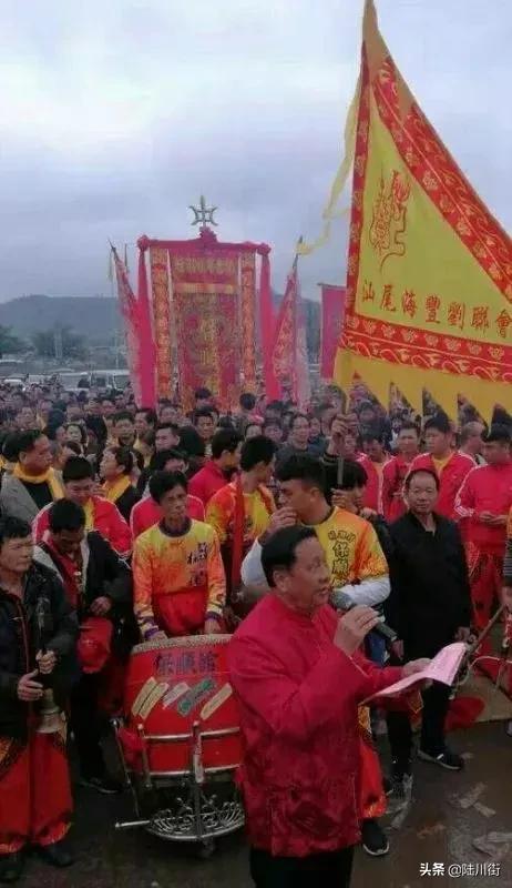 玉林祠堂落成庆典,博白东平刘氏万人祭祖聚集舞狮