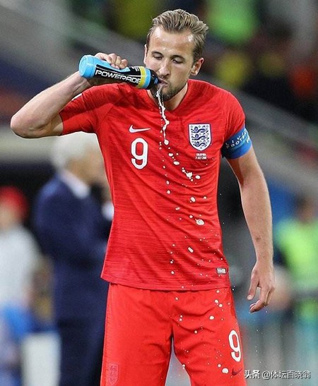 为什么球员喝了水要吐出来,为什么球员喝水吐了