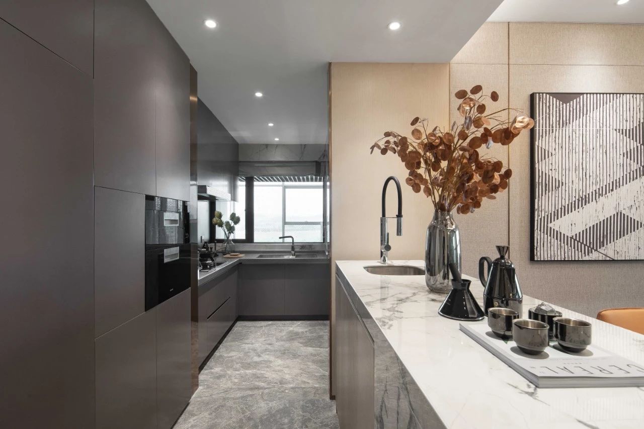 距离拥有一个爱马仕橙的家,不需要过多的费用,只需一片岩板设计